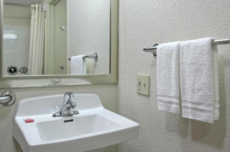 Red Roof Inn San Antonio Airport Ngoại thất bức ảnh